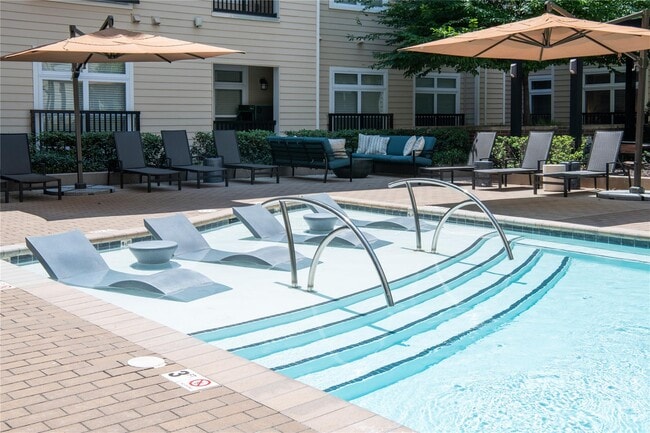 Building Photo - 905 Kenilworth Ave