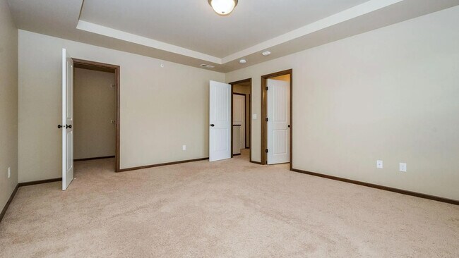 Building Photo - 470 Cambria Dr