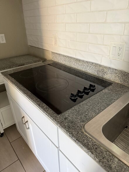 Building Photo - 4212 Las Lomas Ave