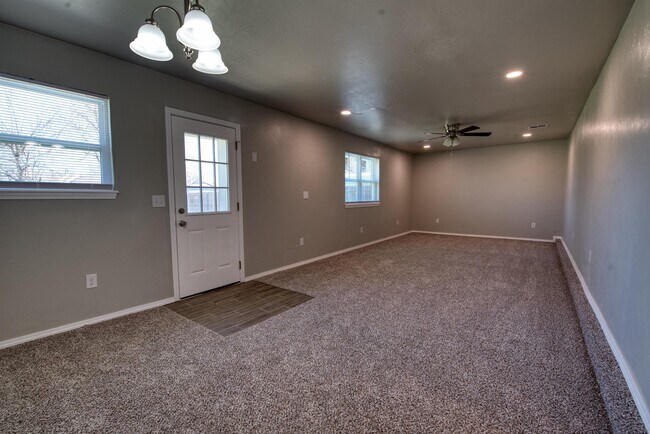 Building Photo - 808 Butler St