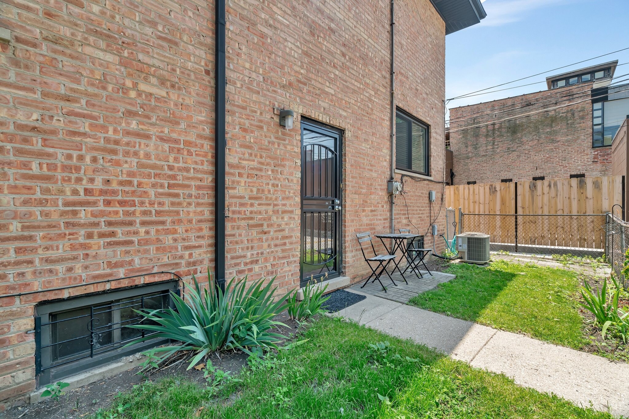 Building Photo - 5440 S Kimbark Ave