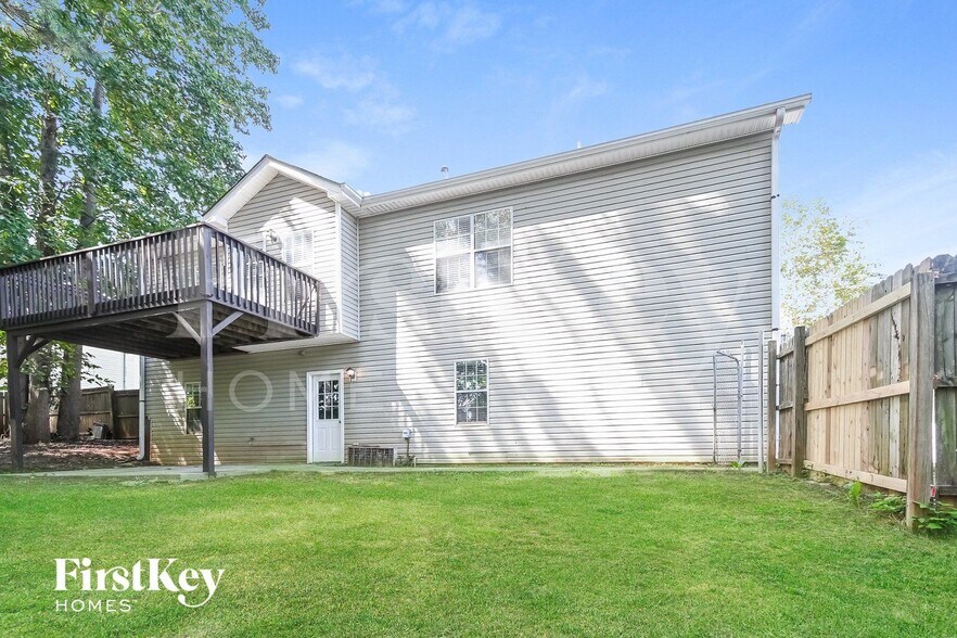 Building Photo - 7775 Poppy Dr