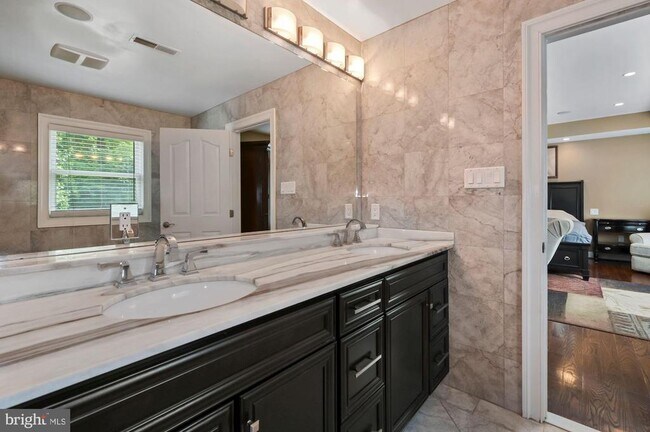 Building Photo - 6005 Selvyn Rd