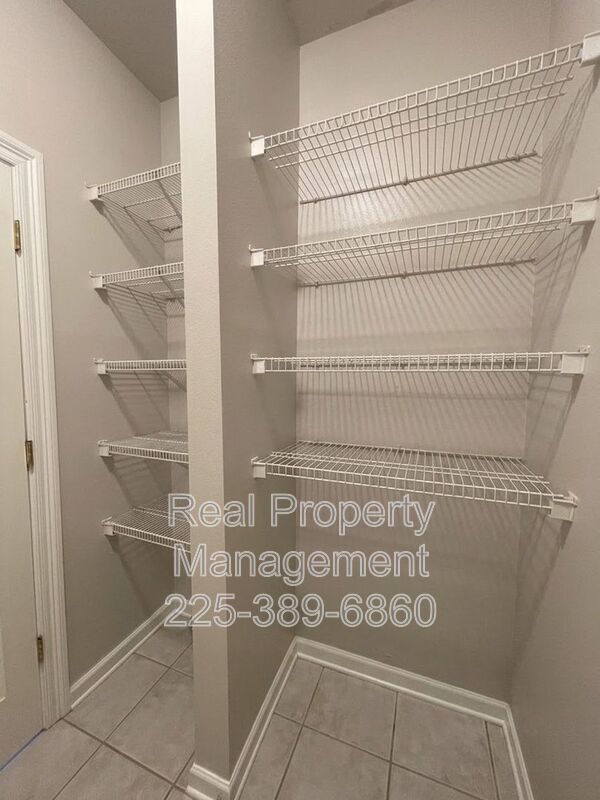 Building Photo - 5630 Arialo Dr