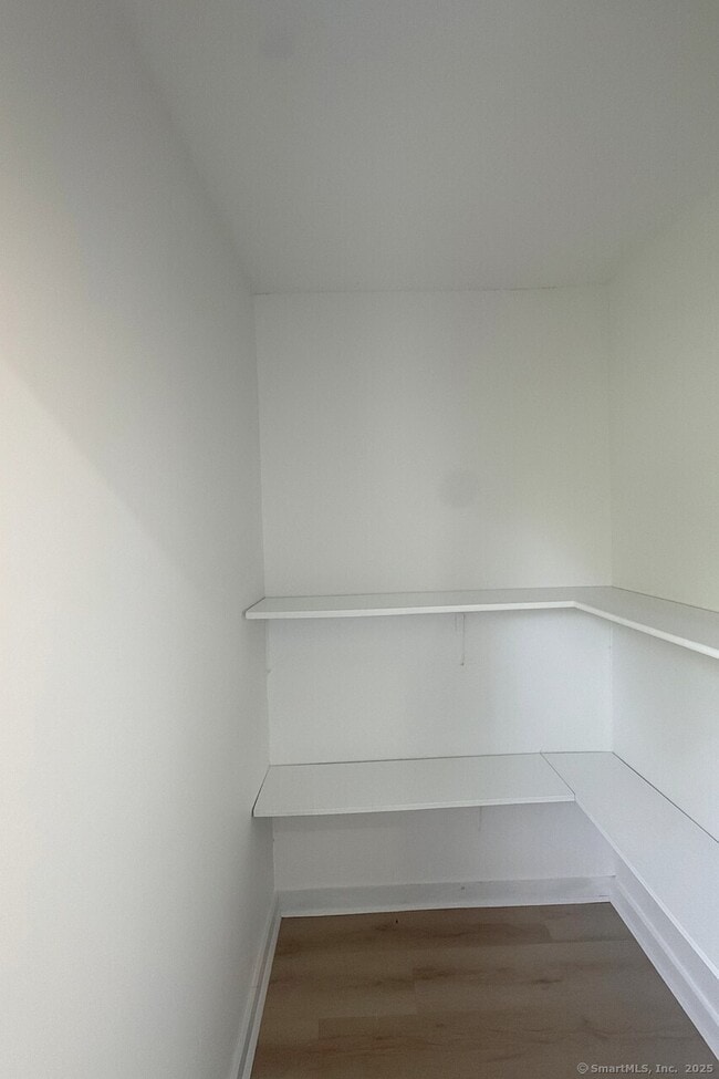 Building Photo - 142 Cowles St