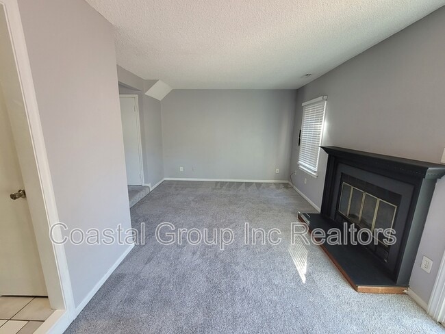 Building Photo - 2449 Reagan Ave