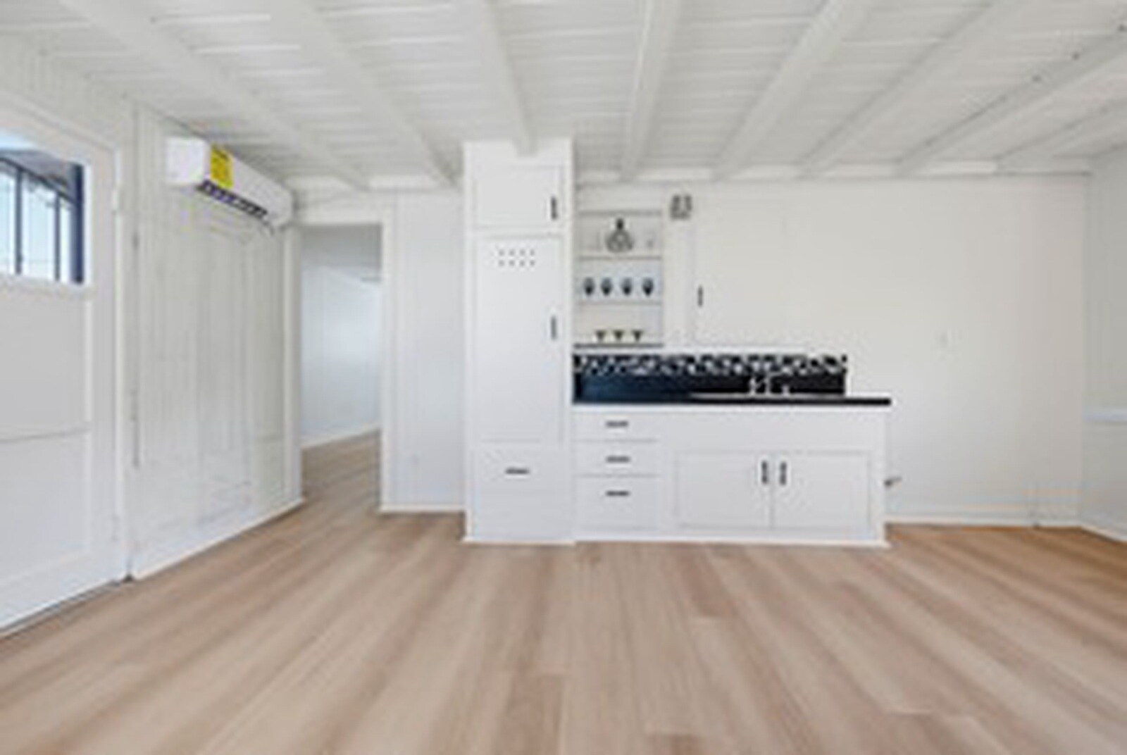 Building Photo - 1108 W Acacia Ave