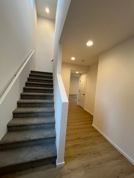 Building Photo - 12130 Bay Heights Pl