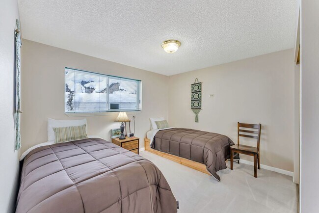 Building Photo - FULLY FURNISHED Home in the Mountains