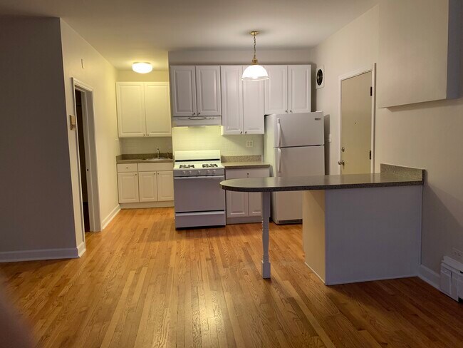 Kitchen/Dining area - 720 S Aberdeen St