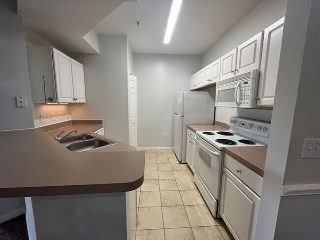 Building Photo - 5578 Metrowest Blvd