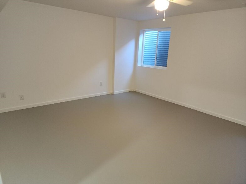 Building Photo - 2432 Lexington Village Ln