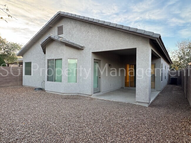 Building Photo - 44572 W Santa Fe Ave