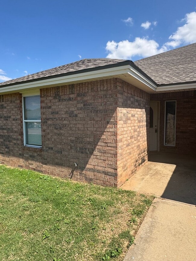 Building Photo - 1208 N Bangor Ave