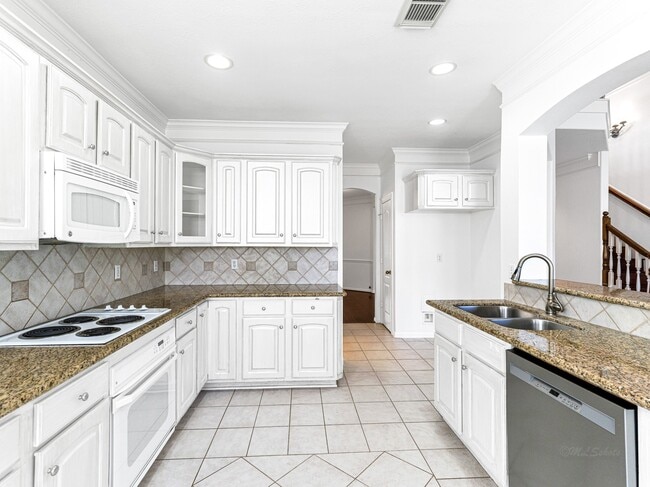 Building Photo - 5407 Lake Pl Dr