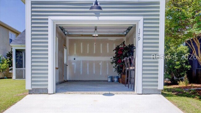 Building Photo - 179 Garden Row Dr N