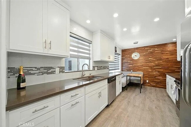 Building Photo - 2121 E 1st St