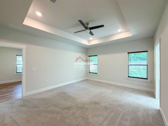Building Photo - 220 Camellia Dr