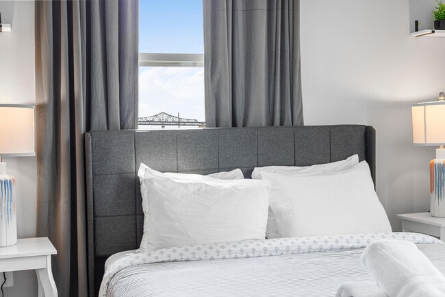 Building Photo - 95 Broadway-SI ID1240348P