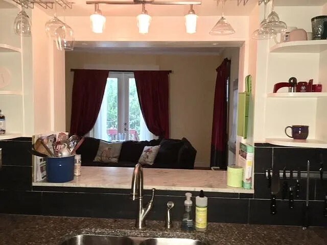 Pass thru to LR - 1026 Paradrome St