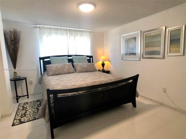 Building Photo - 1575 Euclid Ave