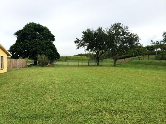 Building Photo - 221 Bilbao St