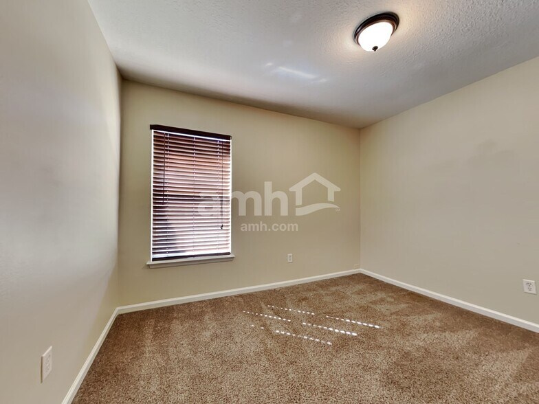 Building Photo - 86718 Cartesian Pointe Dr