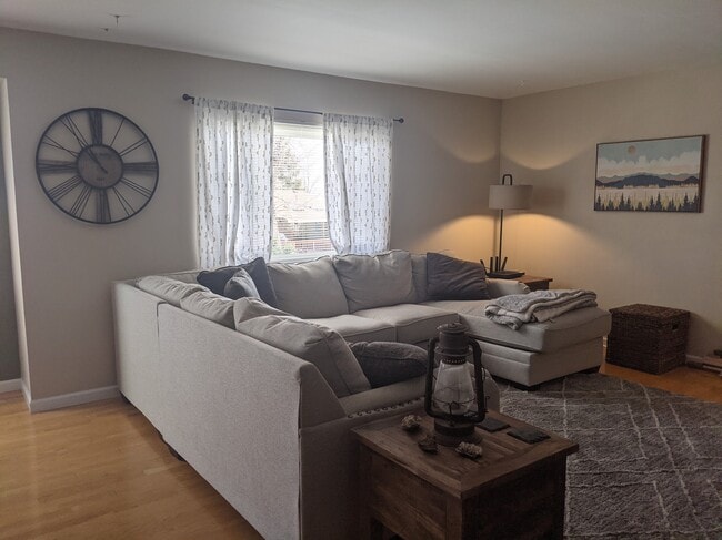 Building Photo - 2089 S Deframe St