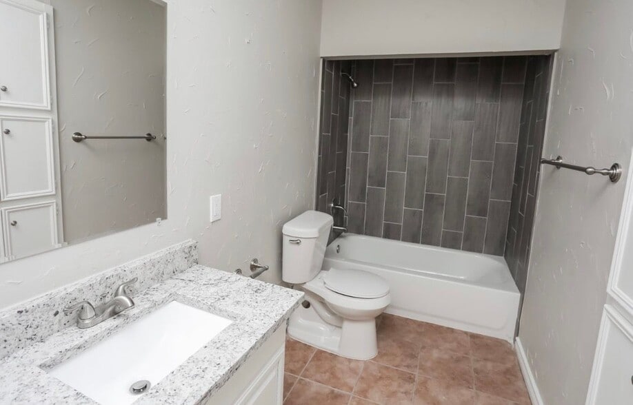 Building Photo - 2311 Statler Dr