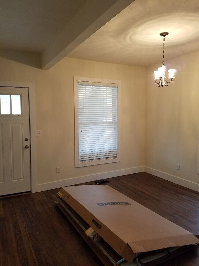 Building Photo - 803 S Rogers St