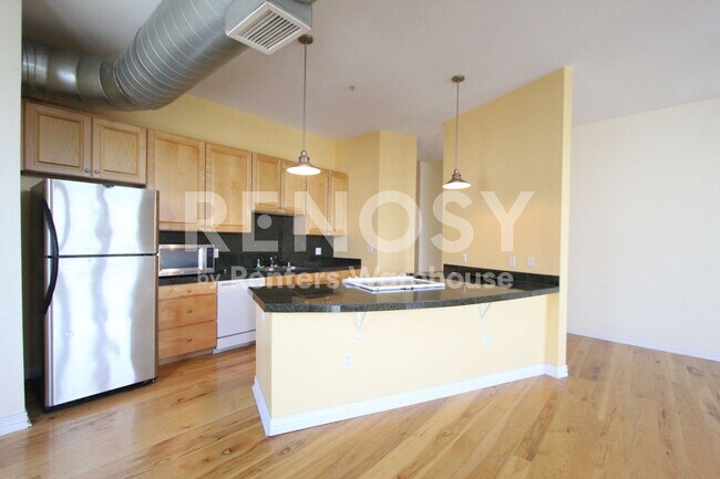 Building Photo - Spacious Penthouse Loft Garage Parking Included in Price!  - 3rd and Broadway in the Heart of Den...