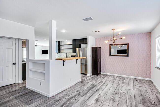 Building Photo - Now Leasing – Fully Updated Scottsdale Home!