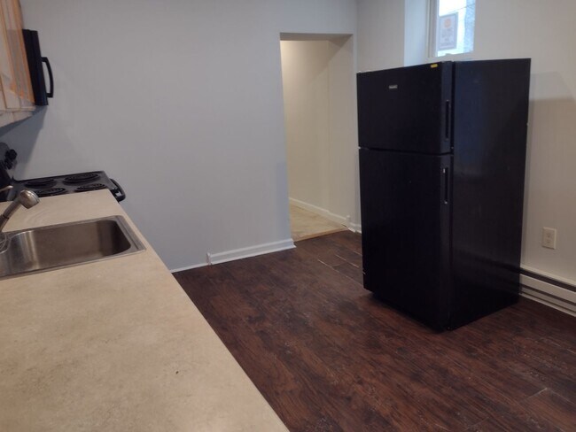Building Photo - Renovated 3bd/ 1bth home in Northeast Philly!