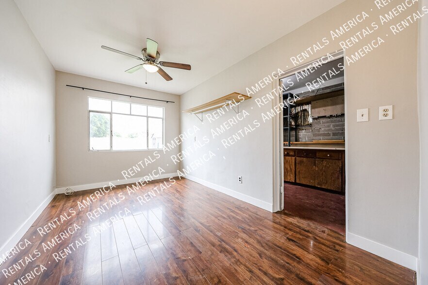 Building Photo - 1723 W Indianola Ave