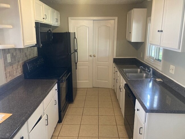 Building Photo - 3BR/1.5BA-1200 SF-893 Miller Estates Rd, S...