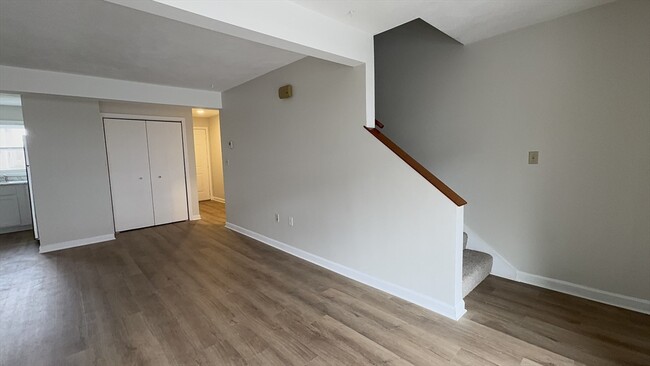 Building Photo - 168 Pine St