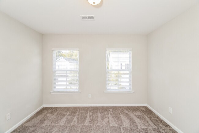 Building Photo - APPLY TODAY! Located in St Andrews!