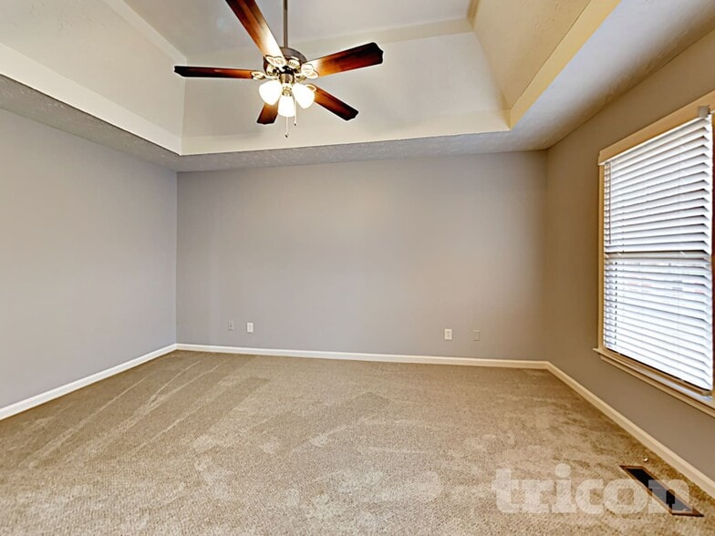 Building Photo - 262 Maplelake Dr