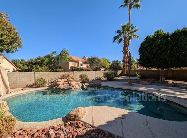 Building Photo - 2340 W Myrtle Dr