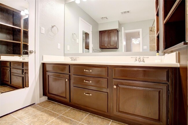 Building Photo - 1304 Harwell Dr