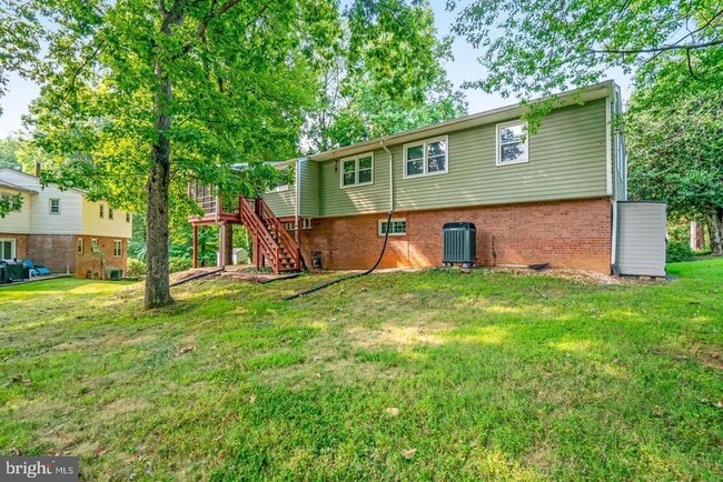 Building Photo - 9821 Hampton Ln