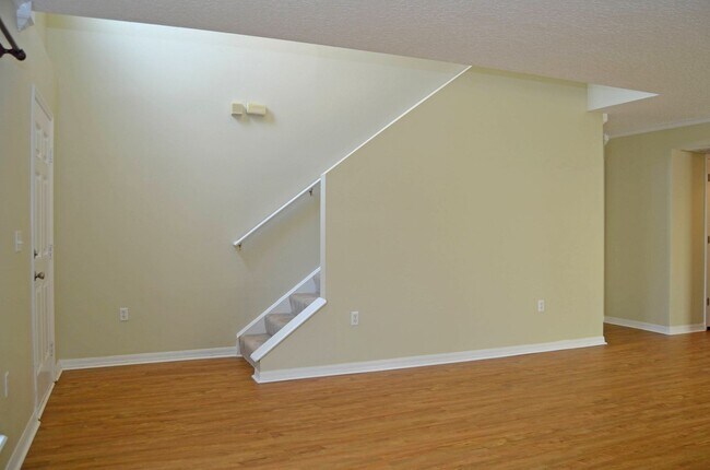 Building Photo - 87113 Kipling Dr