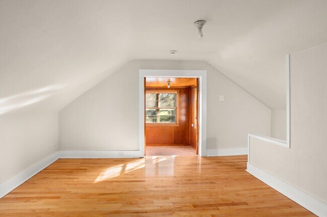 Building Photo - 1726 Iowa St