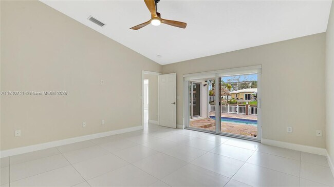 Building Photo - 1412 NE 53rd Ct