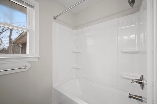 Building Photo - Spacious 4BR (or 3BR + Bonus) with 2 Living Rooms, Screened Porch & 4-Car Garage