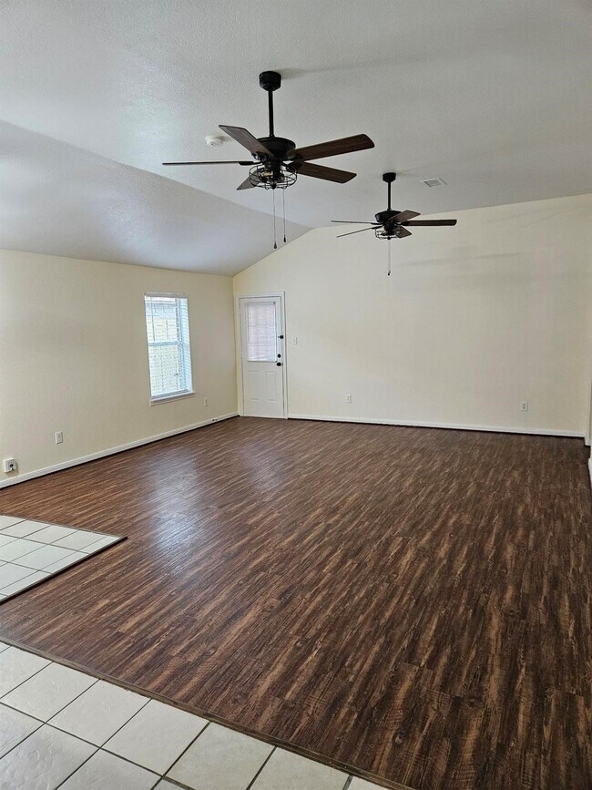 Building Photo - 2521 37th Ave N