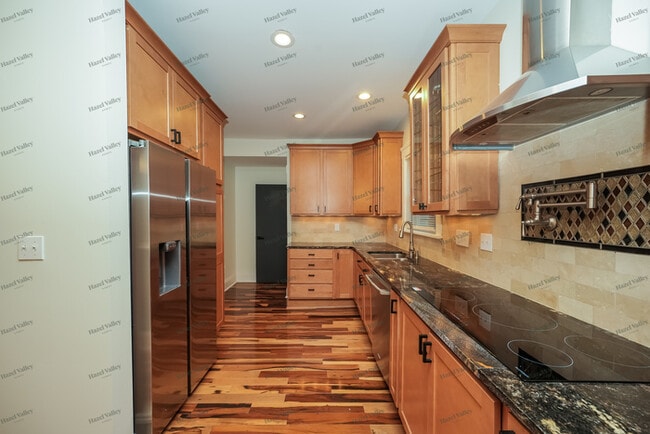 Building Photo - 1534 Coutant Ave