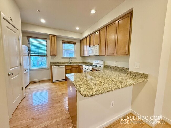 Building Photo - 1041 5th St SE