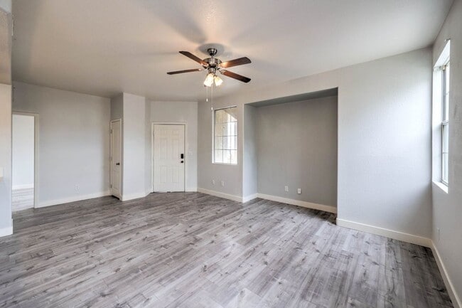 Building Photo - First-Floor 3BR/2BA Gated Condo with Resor...