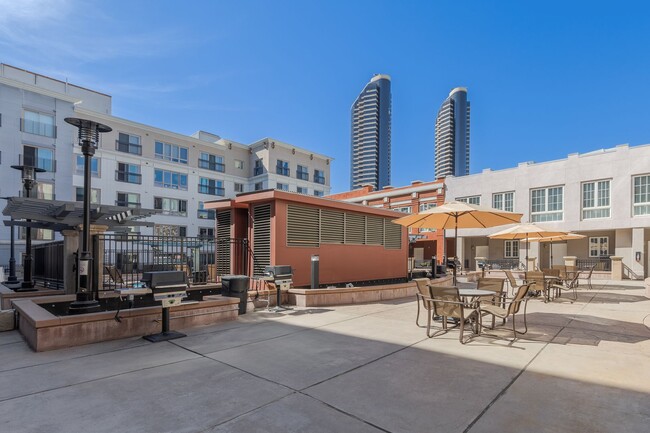 Building Photo - Downtown Island Hideaway -Mid Term Condo